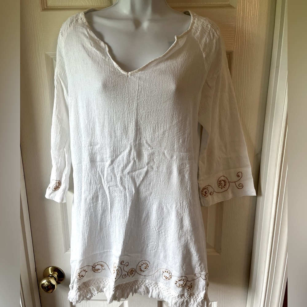 Women’s white short sleeve top